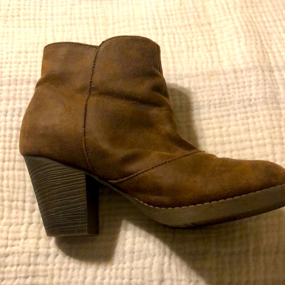 Boots - Picture 3 of 4